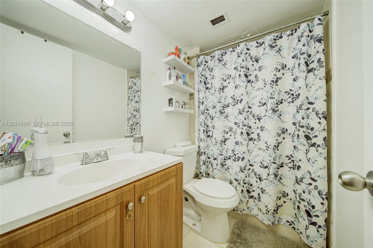 494 NW 165th St Rd , Unit C-205, Miami, FL 33169 Photo