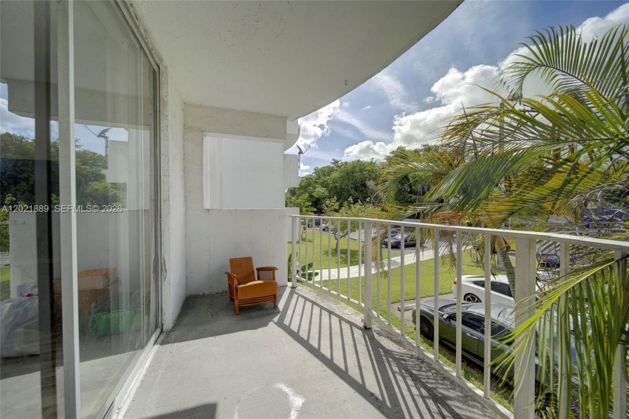 494 NW 165th St Rd , Unit C-205, Miami, FL 33169 Photo