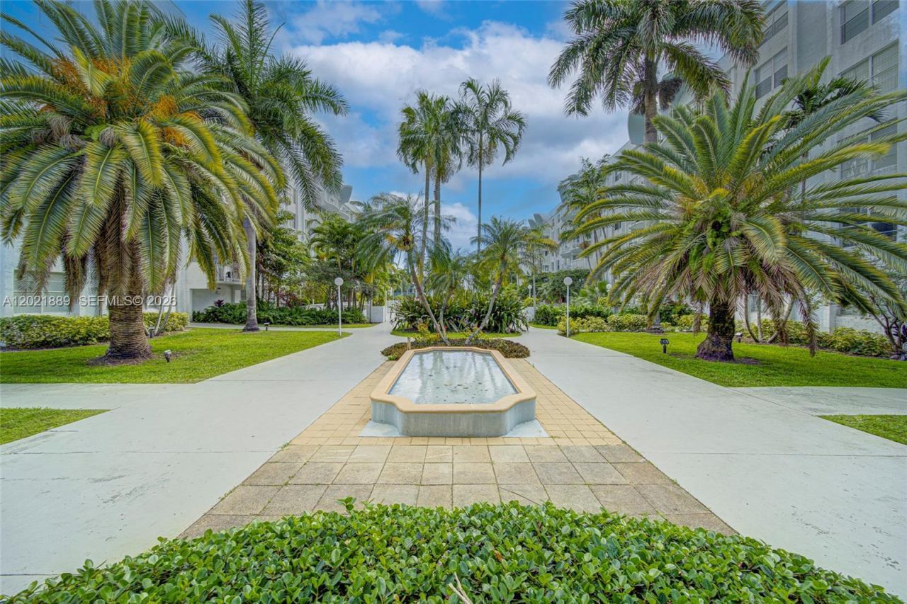 494 NW 165th St Rd , Unit C-205, Miami, FL 33169 Photo