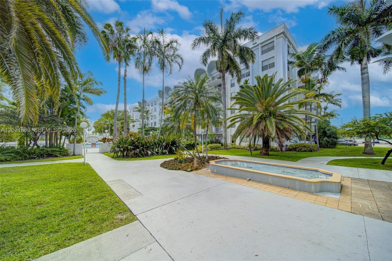 494 NW 165th St Rd , Unit C-205, Miami, FL 33169 Photo