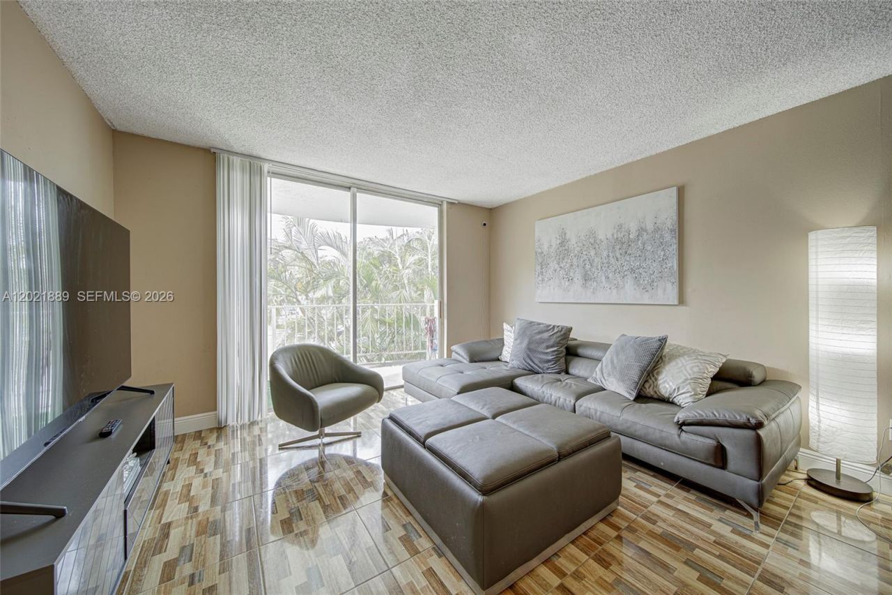494 NW 165th St Rd , Unit C-205, Miami, FL 33169 Photo