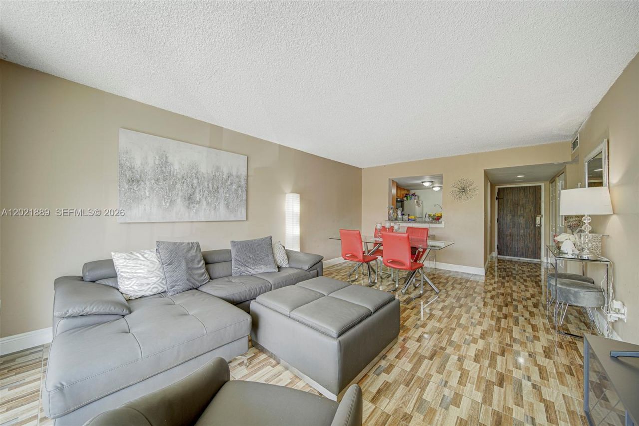 494 NW 165th St Rd , Unit C-205, Miami, FL 33169 Photo