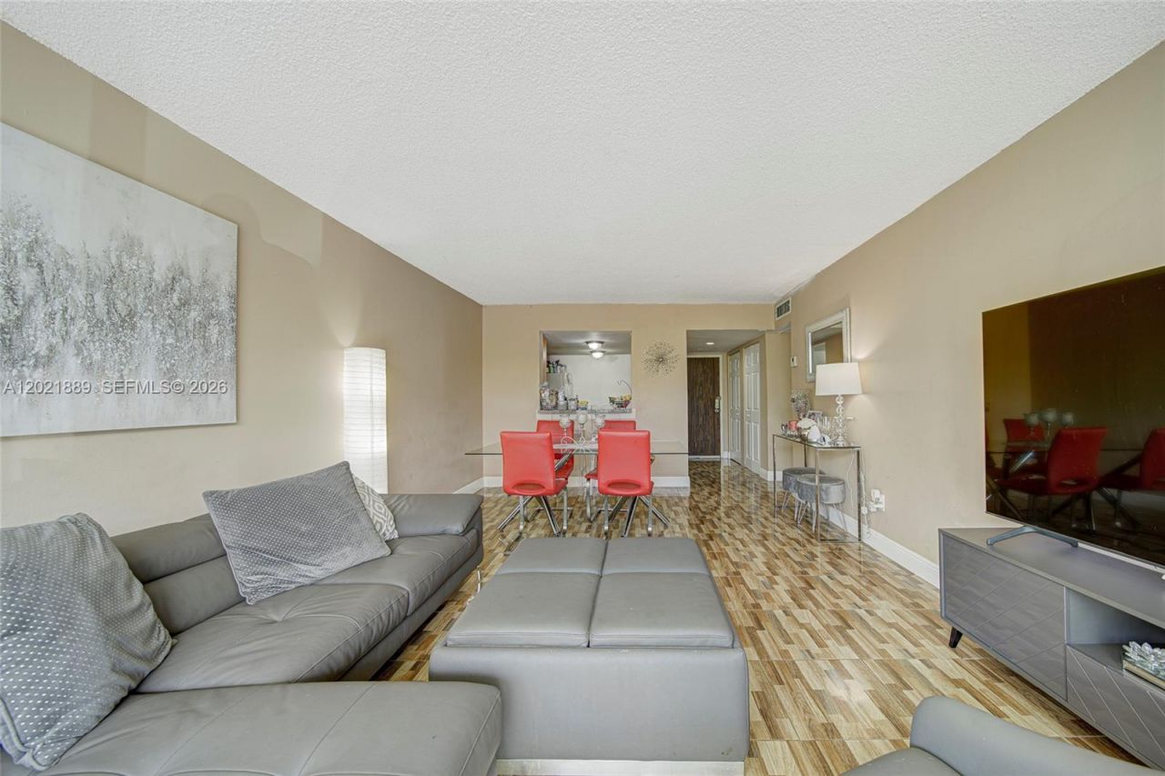 494 NW 165th St Rd , Unit C-205, Miami, FL 33169 Photo