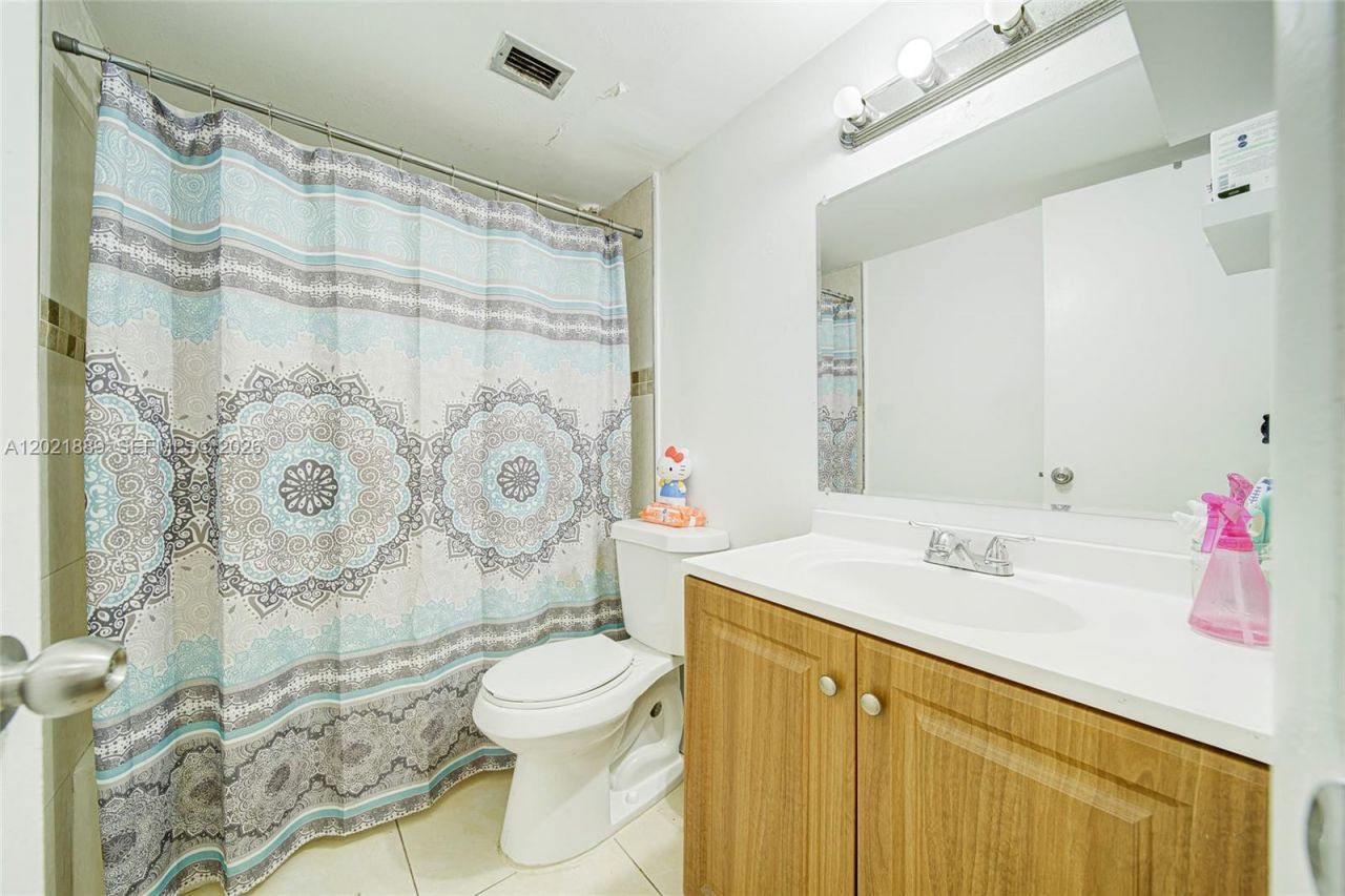494 NW 165th St Rd , Unit C-205, Miami, FL 33169 Photo