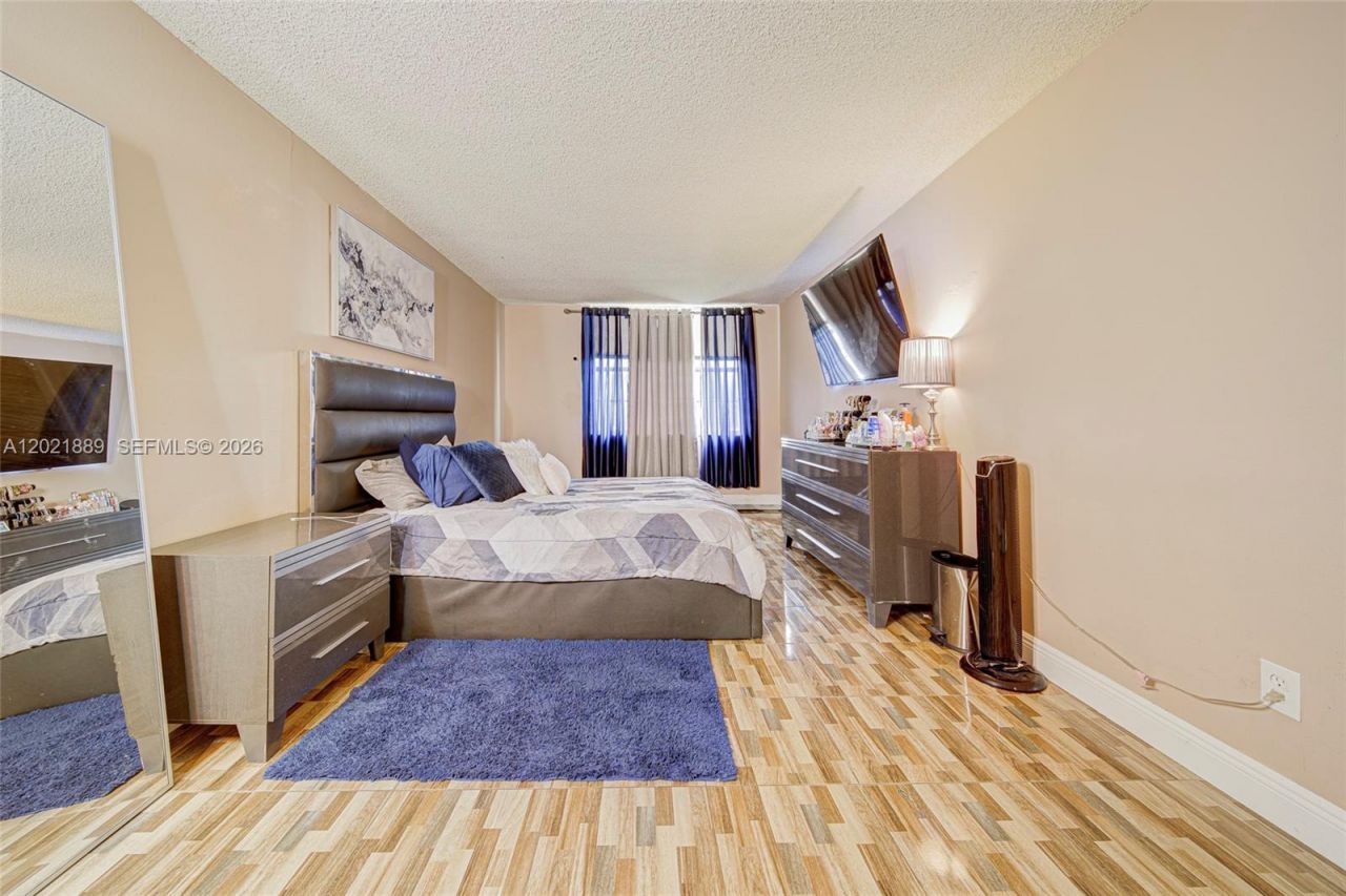 494 NW 165th St Rd , Unit C-205, Miami, FL 33169 Photo