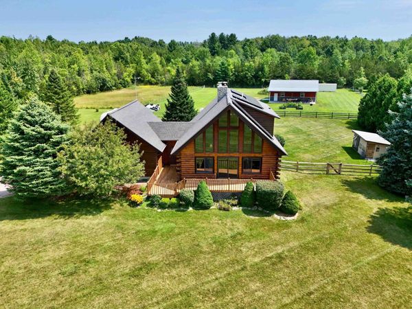 8 Maynard Court, Grand Isle, VT 05458