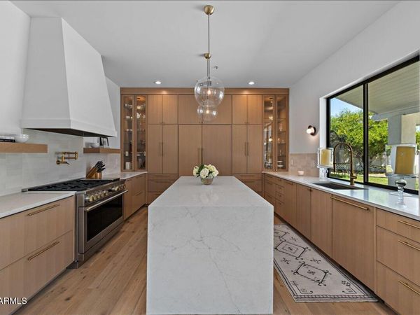 10686 E SADDLEHORN Drive, Scottsdale, AZ 85258