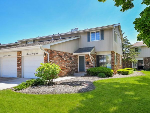 1696 Darwin Court , Wheaton, IL 60189