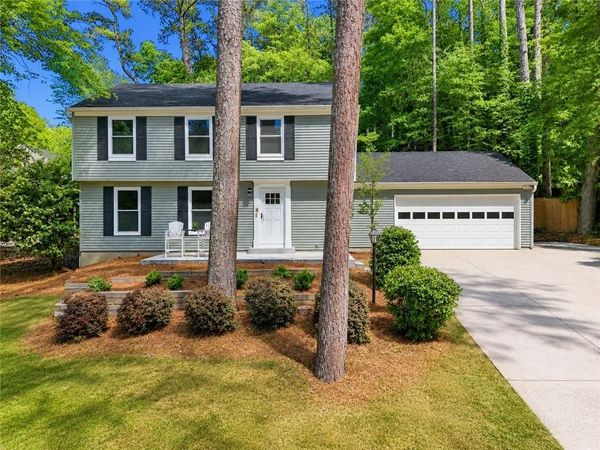9715 N Pond Circle, Roswell, GA 30076