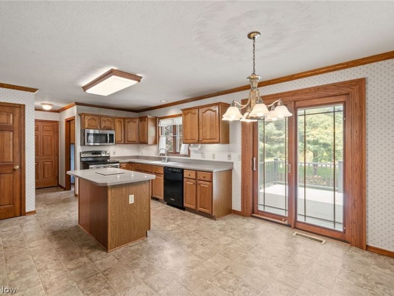6037 Sandy Ridge Circle NW, North Canton, OH 44720 Photo 10