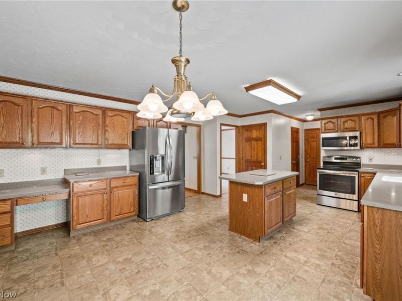 6037 Sandy Ridge Circle NW, North Canton, OH 44720 Photo 13