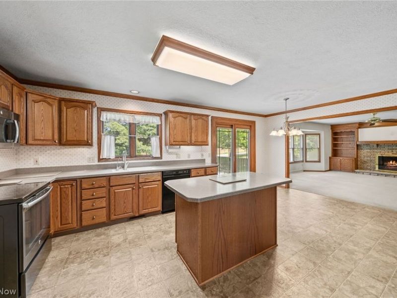 6037 Sandy Ridge Circle NW, North Canton, OH 44720 Photo 7