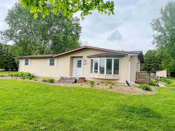 1106 Main Street, Elgin, IA 52141