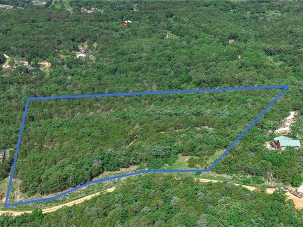 630 CR-2560 , Eureka Springs, AR 72631