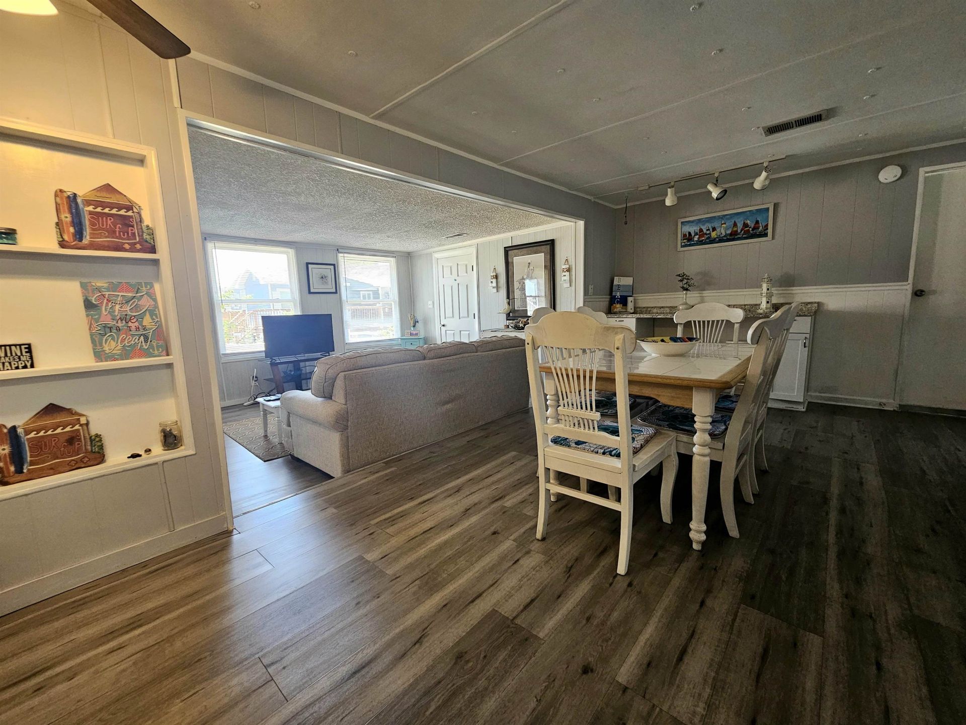 1942 Kingfisher Dr.  Photo 8