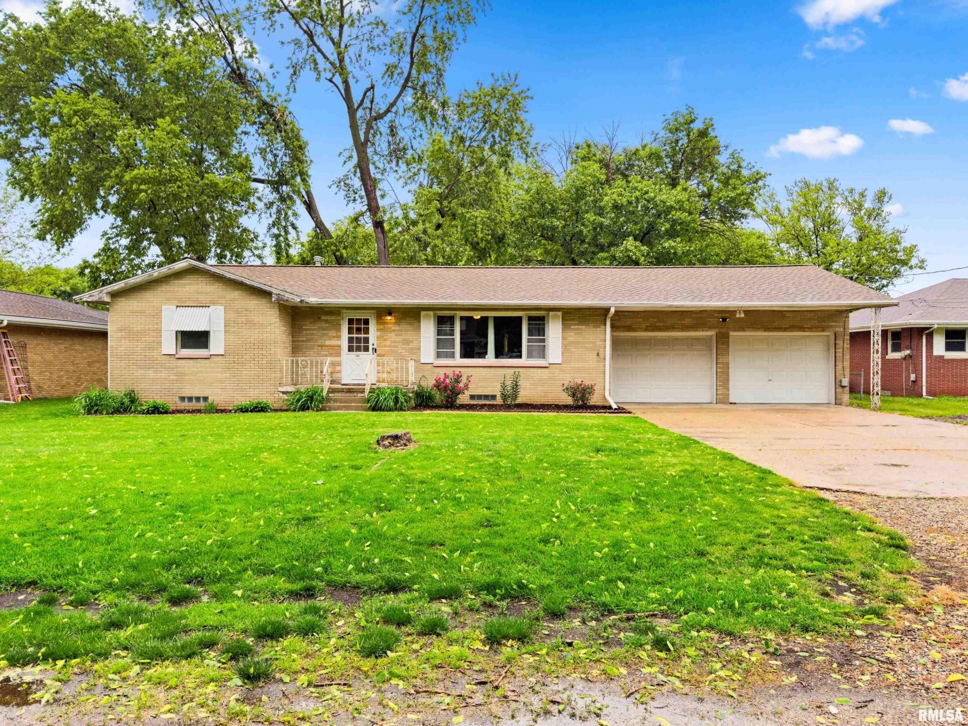 400 S Park Avenue, Manito, IL 61546 Main Photo