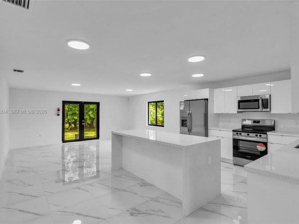 152 NW 18th St , Homestead, FL 33030