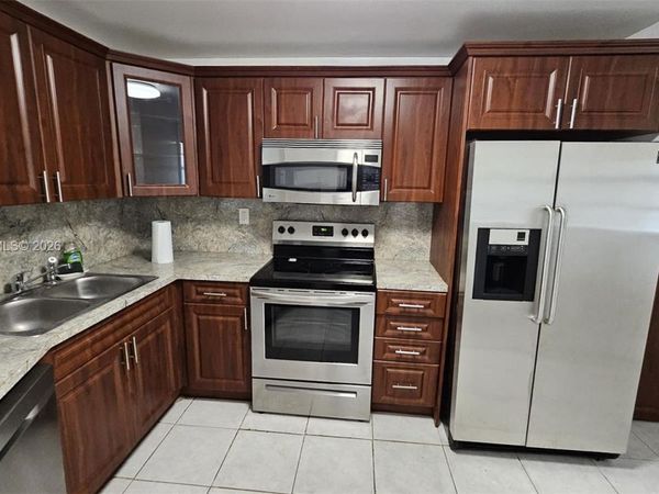 1750 NE 191st St , Unit 325-4, Miami, FL 33179