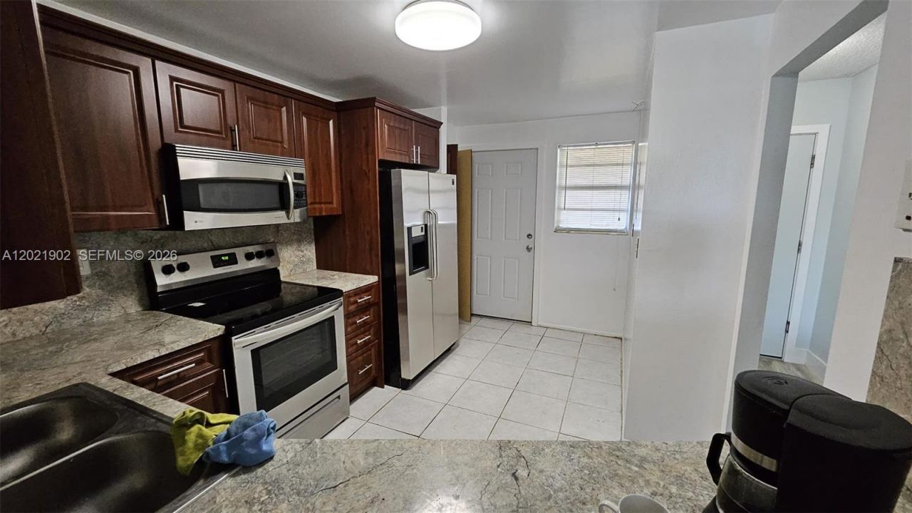 1750 NE 191st St , Unit 325-4, Miami, FL 33179 Photo