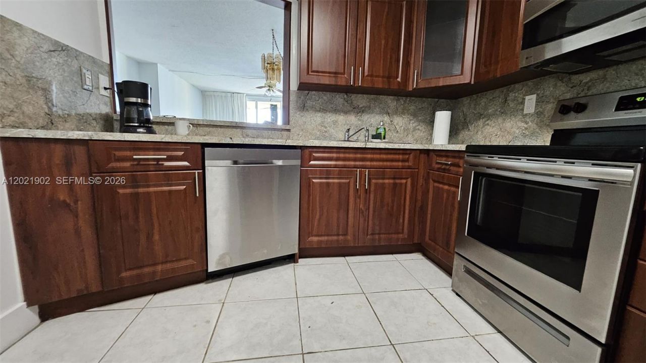 1750 NE 191st St , Unit 325-4, Miami, FL 33179 Photo