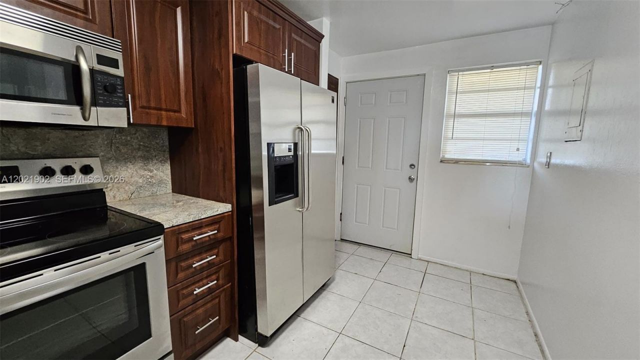 1750 NE 191st St , Unit 325-4, Miami, FL 33179 Photo