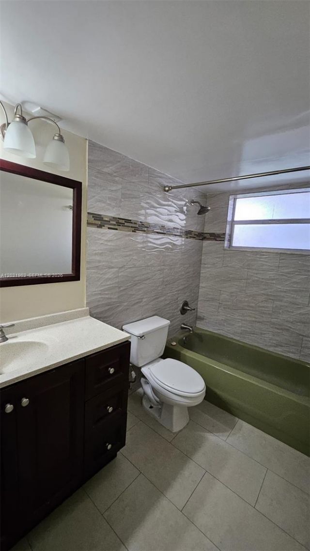 1750 NE 191st St , Unit 325-4, Miami, FL 33179 Photo