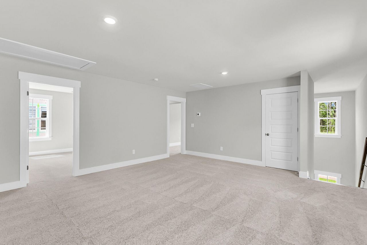 215 Crosswick Street Photo 25