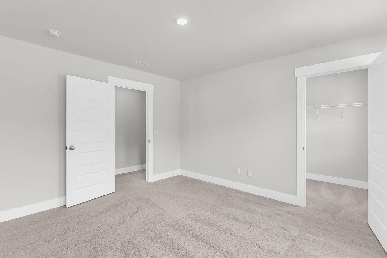 215 Crosswick Street Photo 28