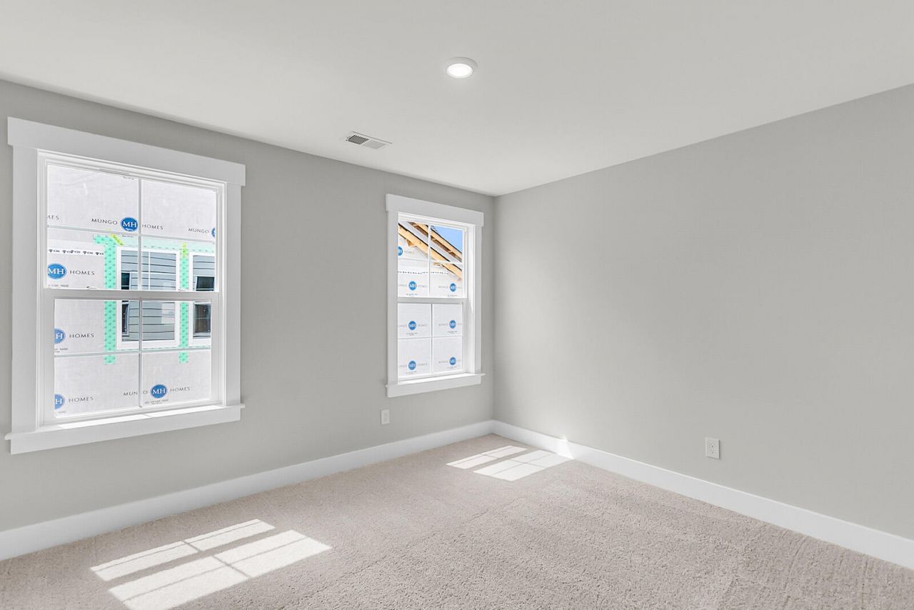 215 Crosswick Street Photo 31