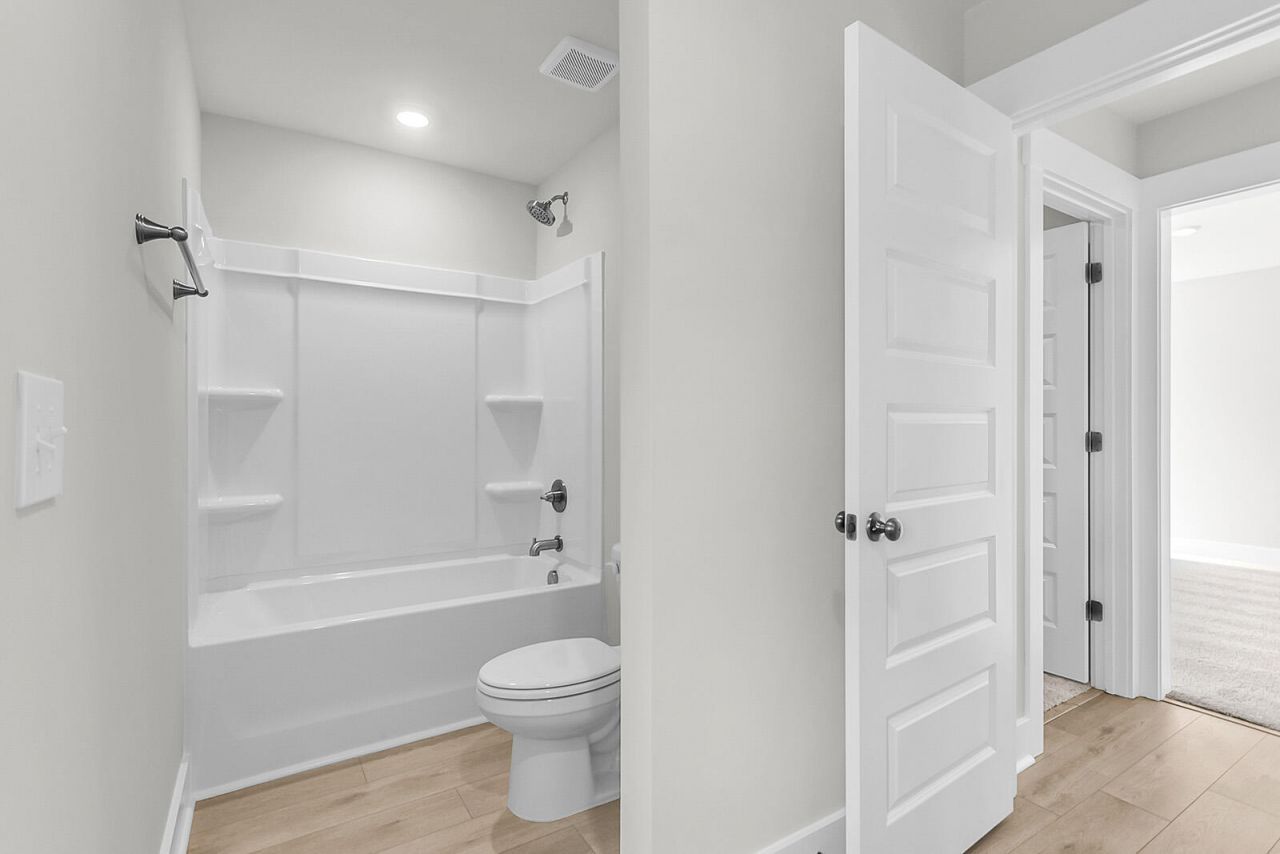 215 Crosswick Street Photo 34