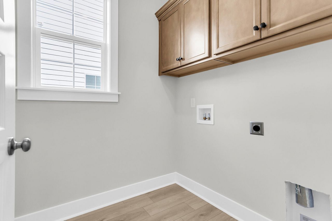 215 Crosswick Street Photo 35