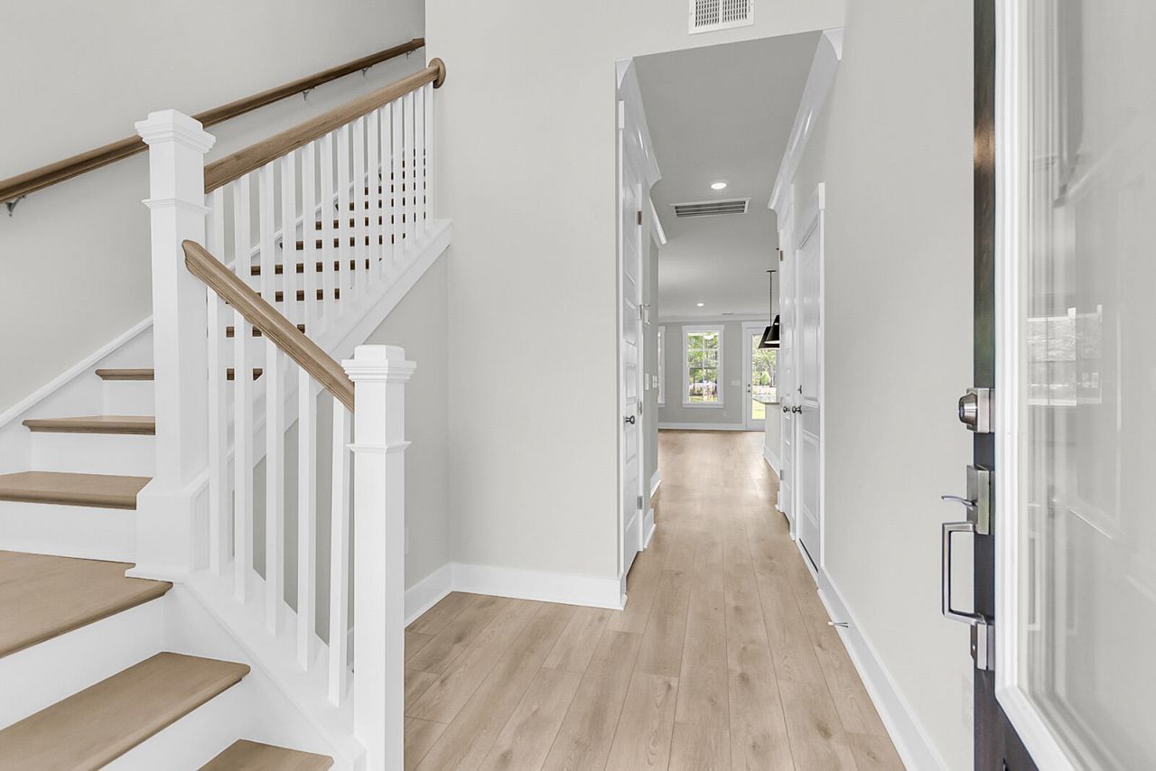 215 Crosswick Street Photo 4