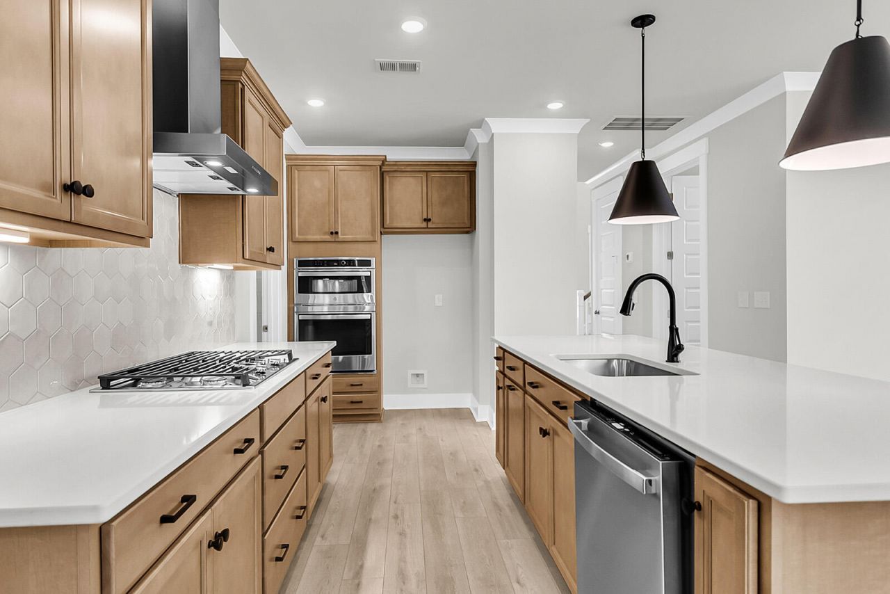 215 Crosswick Street Photo 9