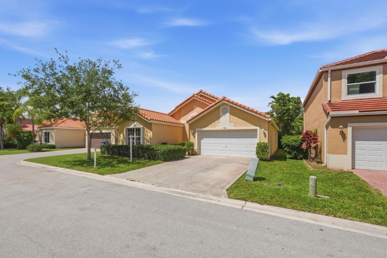 215 NW 117th Way, Coral Springs, FL 33071 Photo