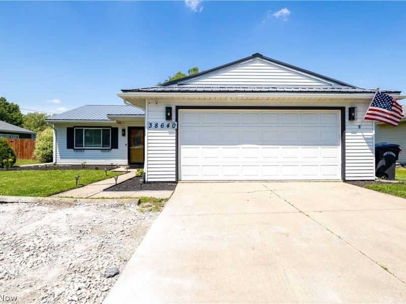 38640 Chestnut Ridge Road, Elyria, OH 44035 Photo 2