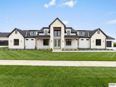 22102 Hackberry Circle, Gretna, NE 68028