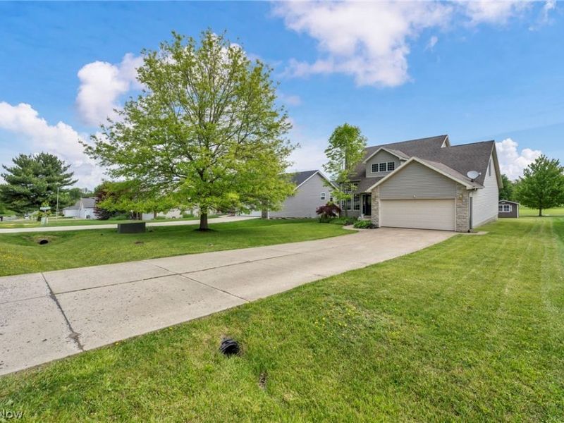 850 Fairway Drive , Howard, OH 43028 Photo 6