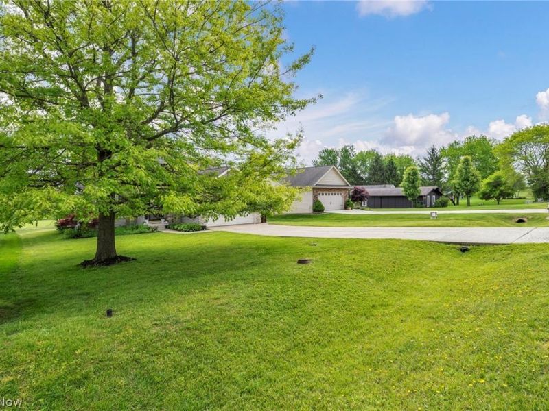 850 Fairway Drive , Howard, OH 43028 Photo 7