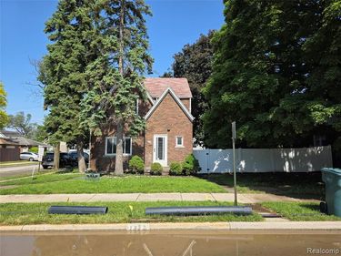 1332 Fort Park Boulevard , Lincoln Park, MI 48146