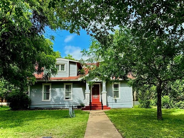 423 S Main ST, Lockhart, TX 78644
