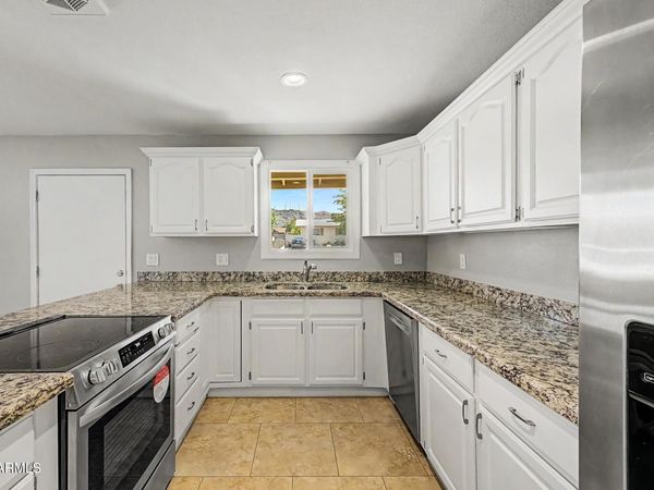 808 E DESERT Drive N, Phoenix, AZ 85042
