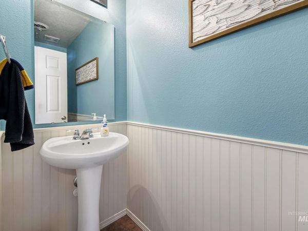 745 SW Lago, Mountain Home, ID 83647