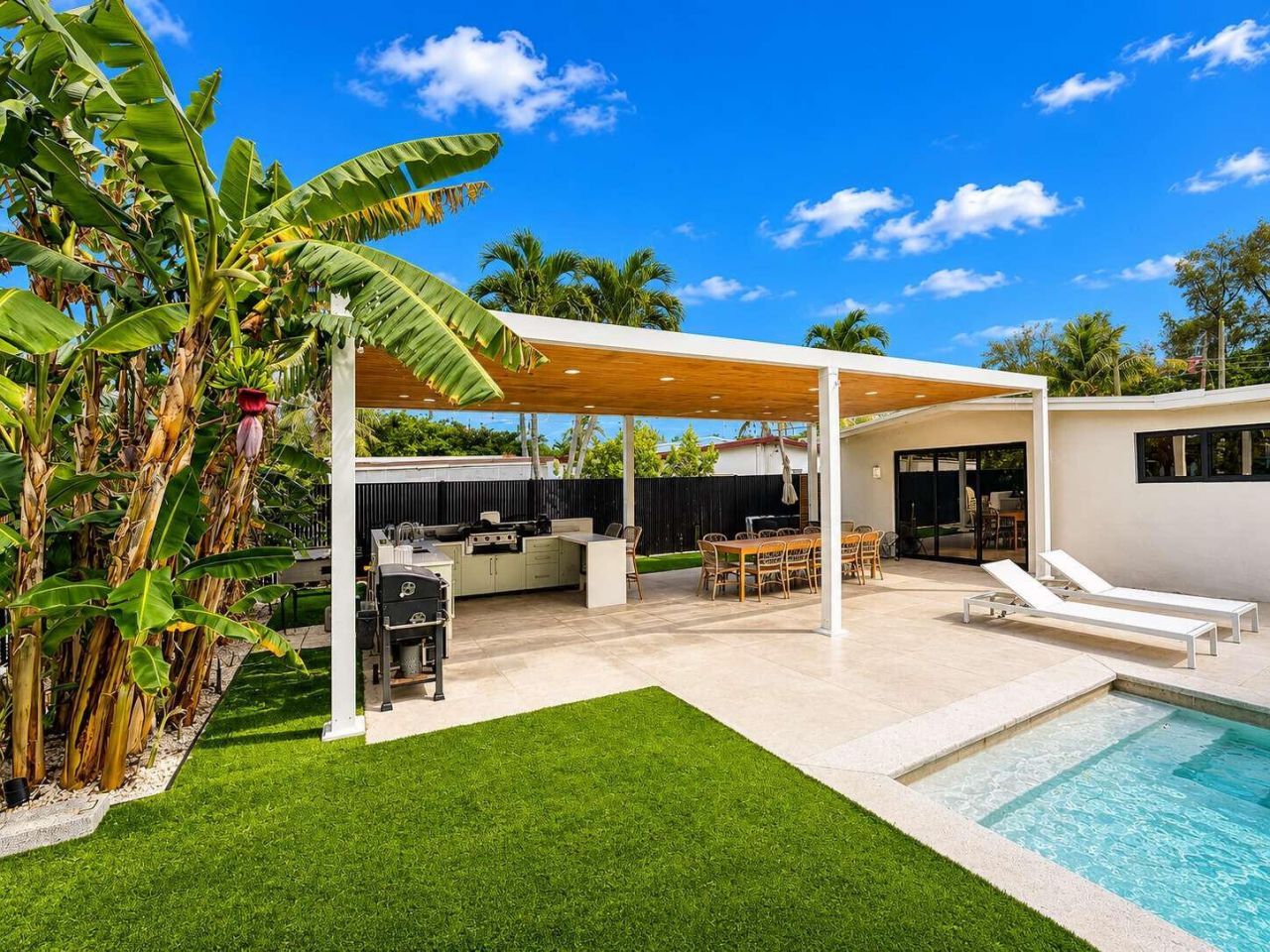 2341 NE 192nd Street, Miami, FL 33180 Photo