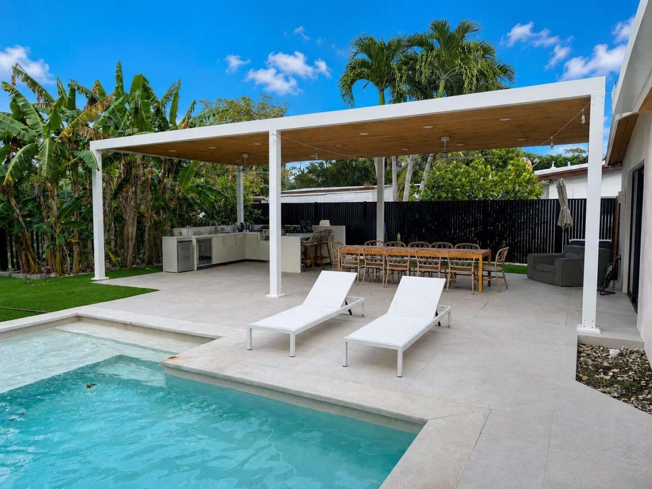 2341 NE 192nd Street, Miami, FL 33180 Photo
