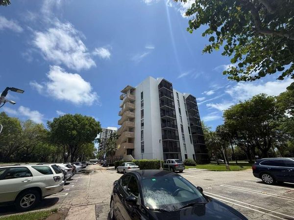 3101 N Country Club Drive, Unit 209, Aventura, FL 33180