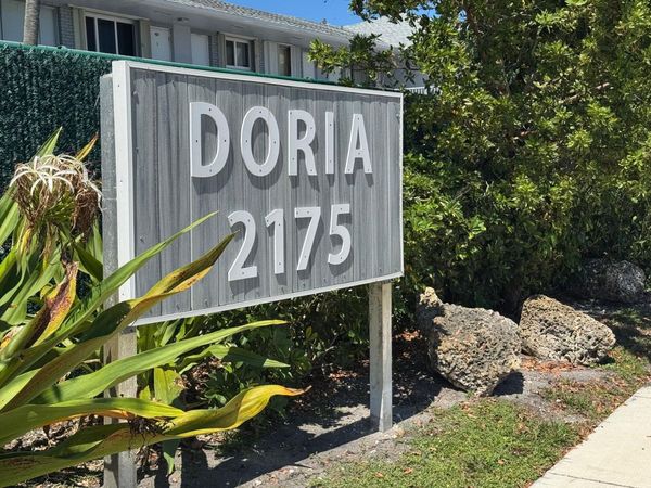 2175 NE 56th Street, Unit 204, Fort Lauderdale, FL 33308