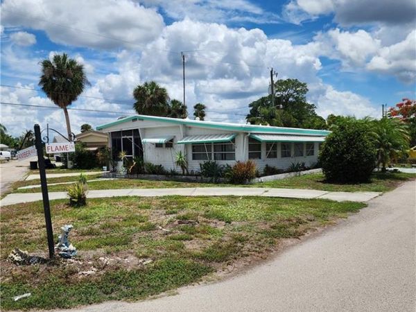 136 Amber AVE, NORTH FORT MYERS, FL 33917