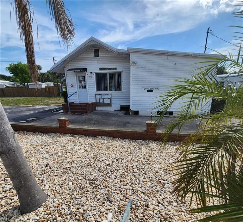 136 Amber Ave, North Fort Myers, FL 33917 Photo