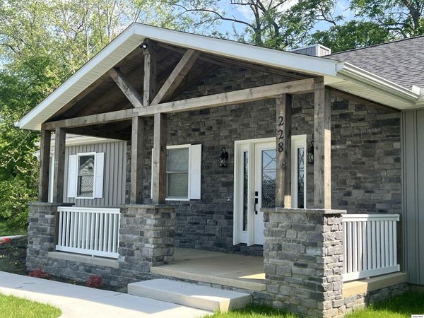 228 Walnut St., Danville, OH 43014