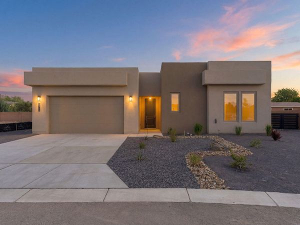 2312 Los Amigos Lane NW, Albuquerque, NM 87104